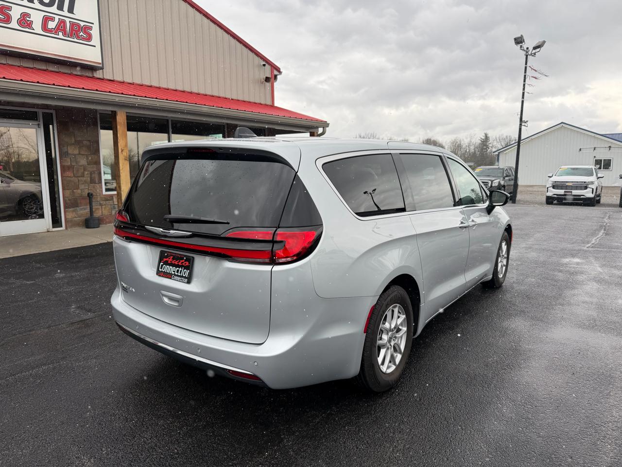 Chrysler Pacifica Touring L FWD 2024