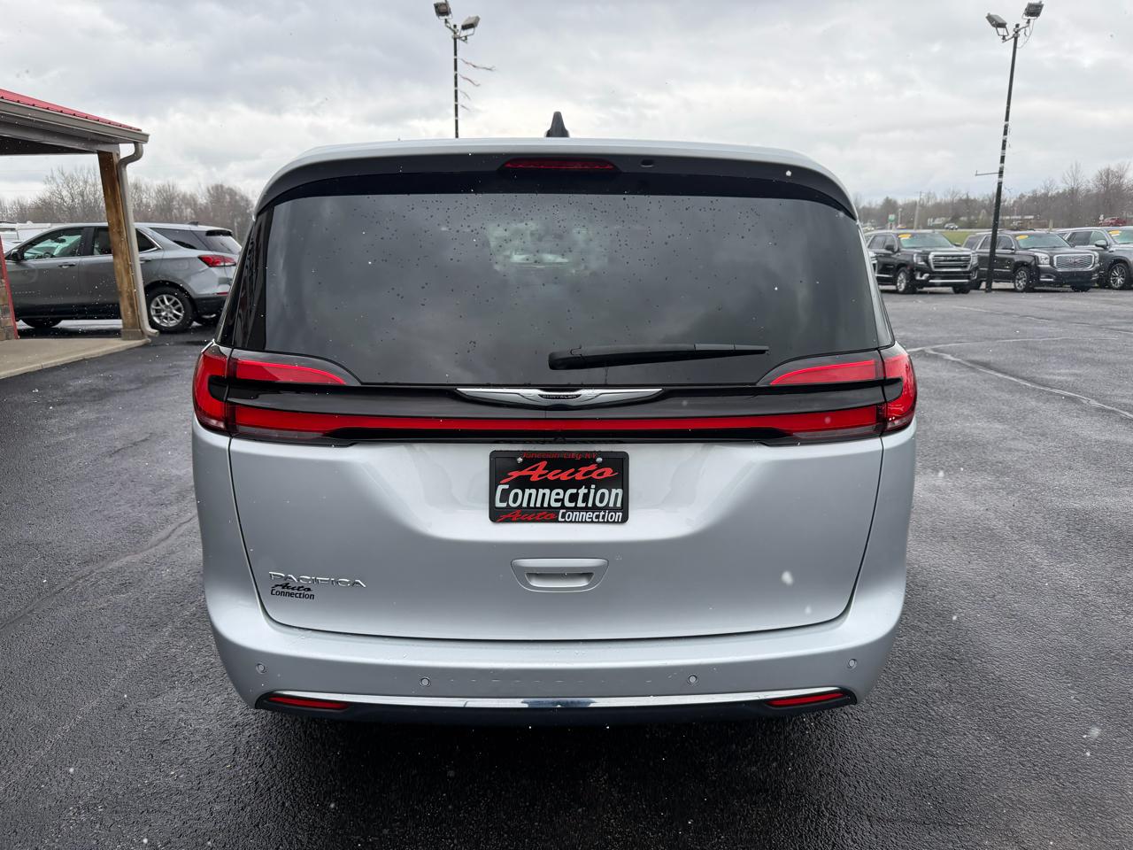Chrysler Pacifica Touring L FWD 2024