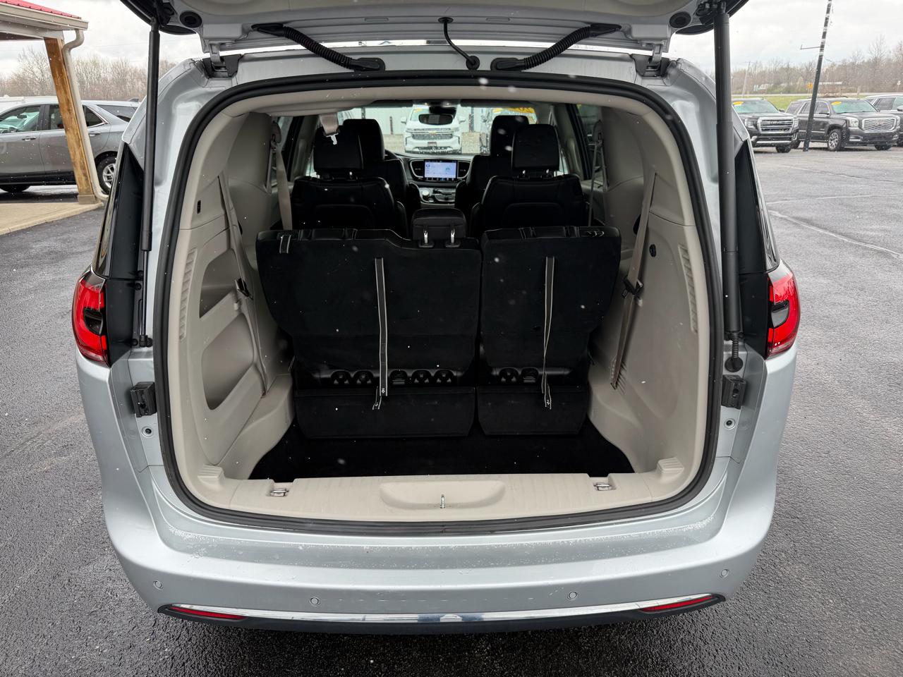 Chrysler Pacifica Touring L FWD 2024