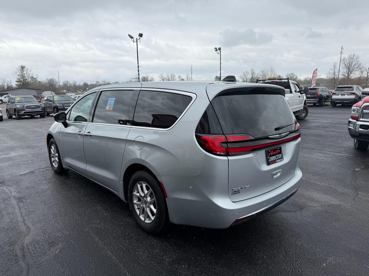 Chrysler Pacifica Touring L FWD 2024