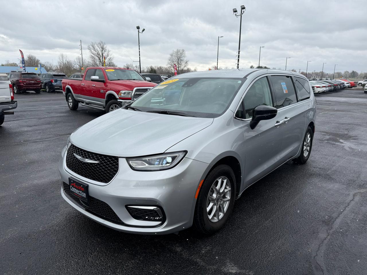 Chrysler Pacifica Touring L FWD 2024