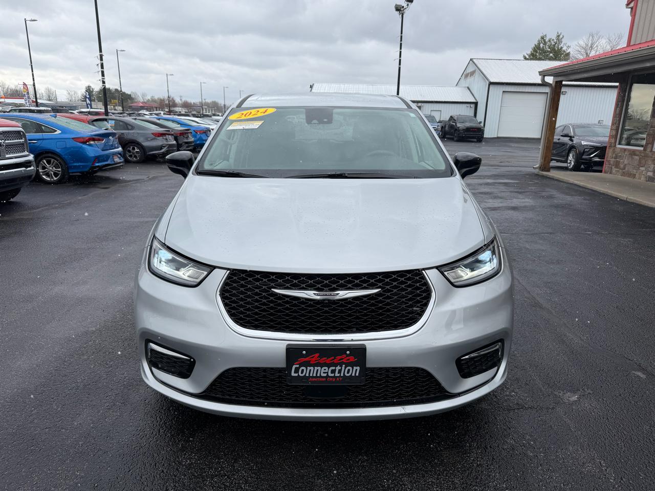 Chrysler Pacifica Touring L FWD 2024