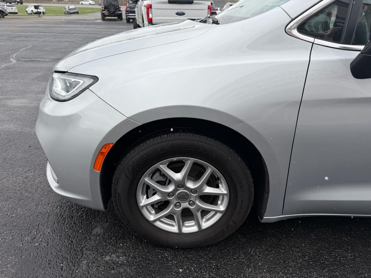 Chrysler Pacifica Touring L FWD 2024