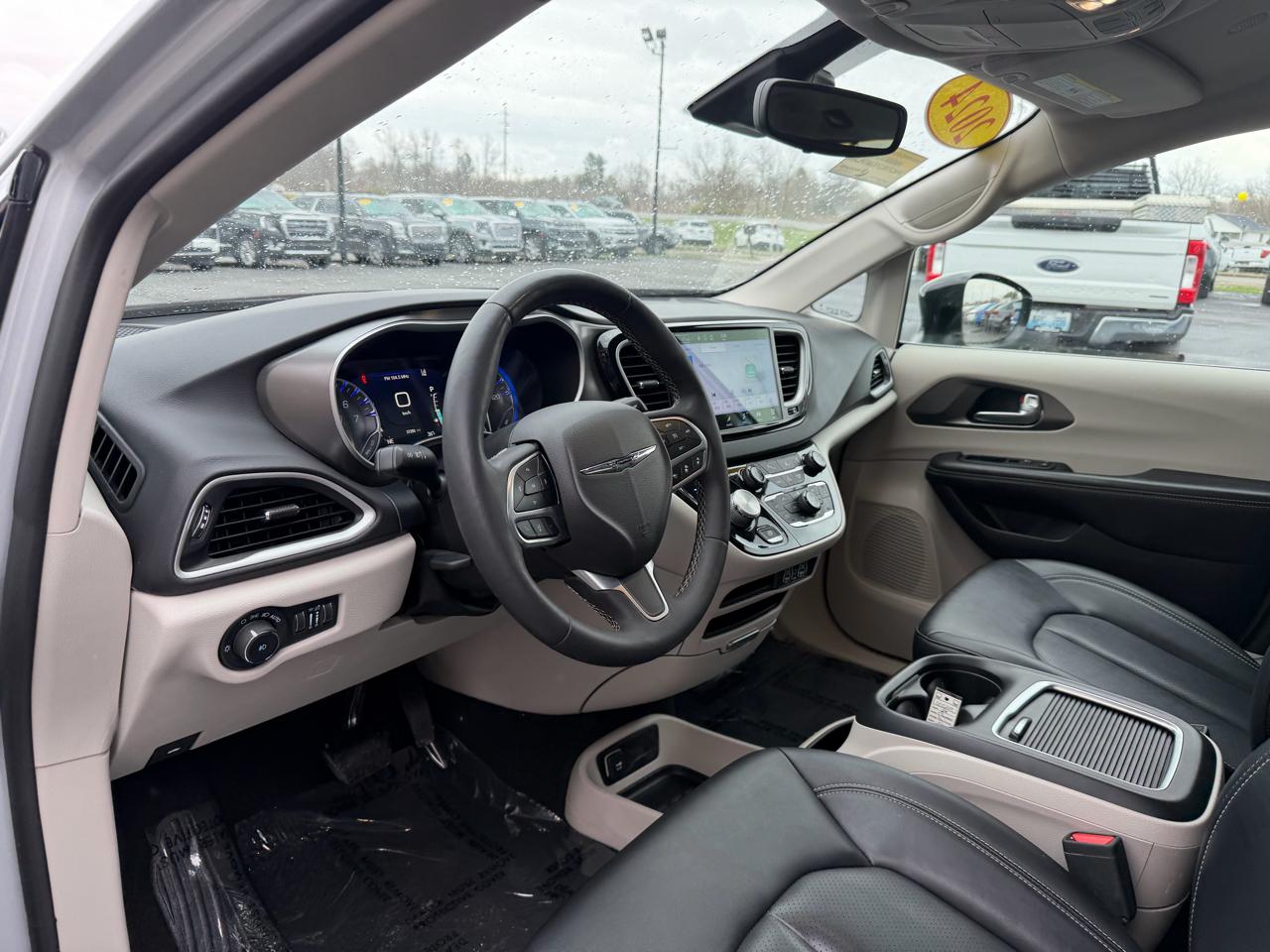 Chrysler Pacifica Touring L FWD 2024