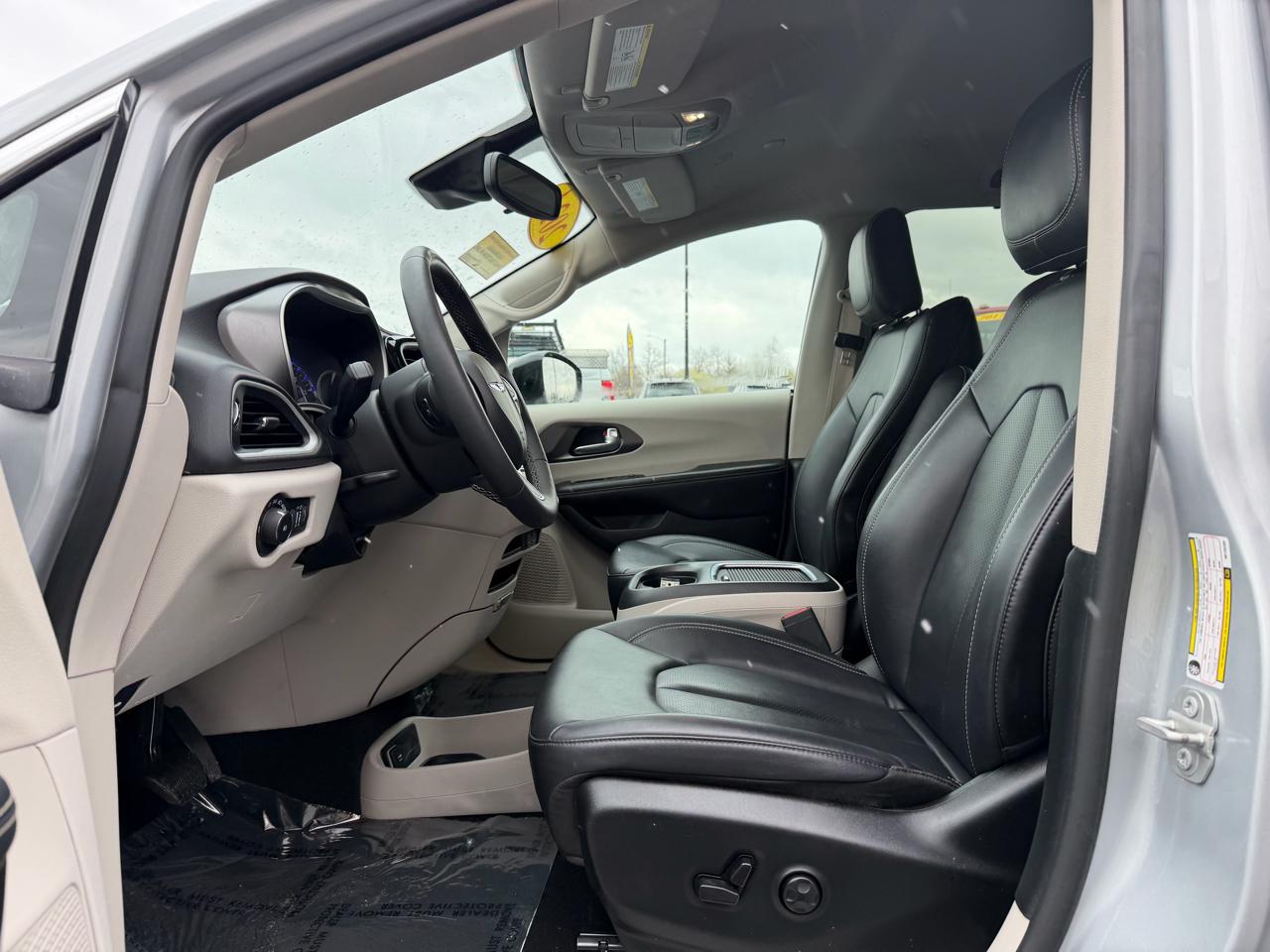 Chrysler Pacifica Touring L FWD 2024