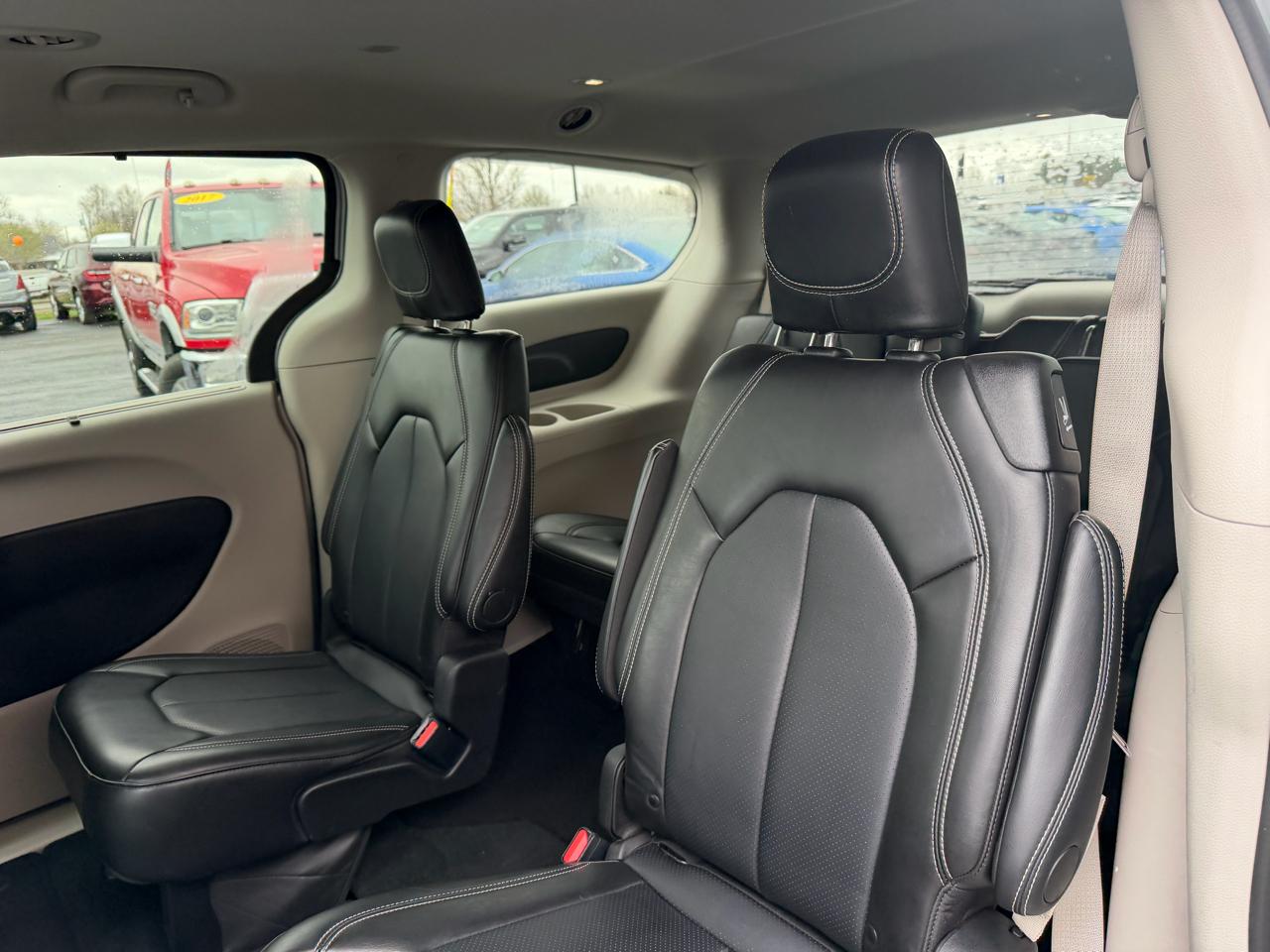 Chrysler Pacifica Touring L FWD 2024