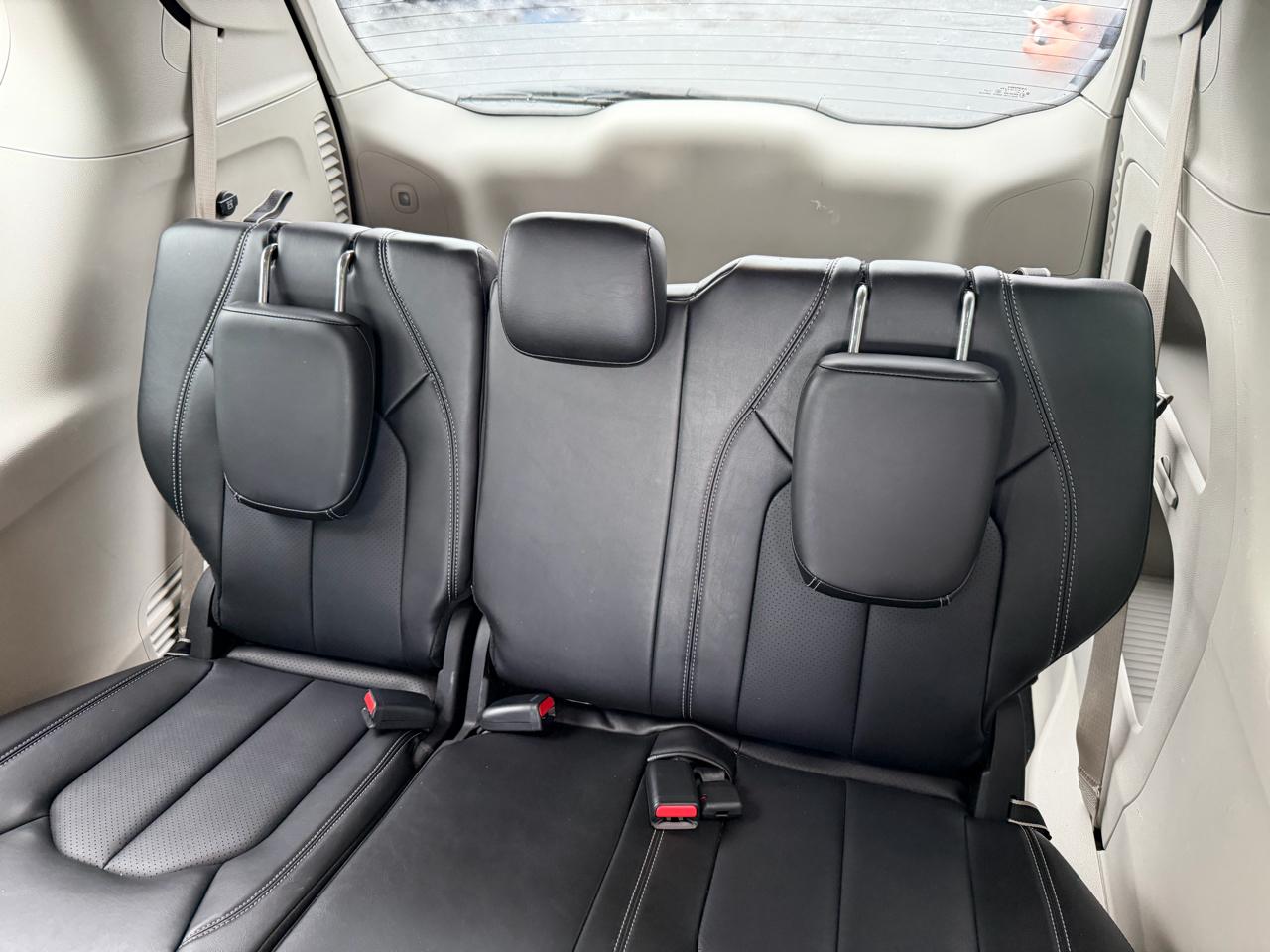 Chrysler Pacifica Touring L FWD 2024