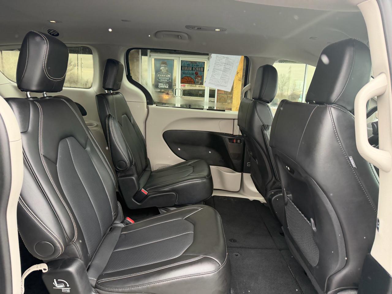 Chrysler Pacifica Touring L FWD 2024