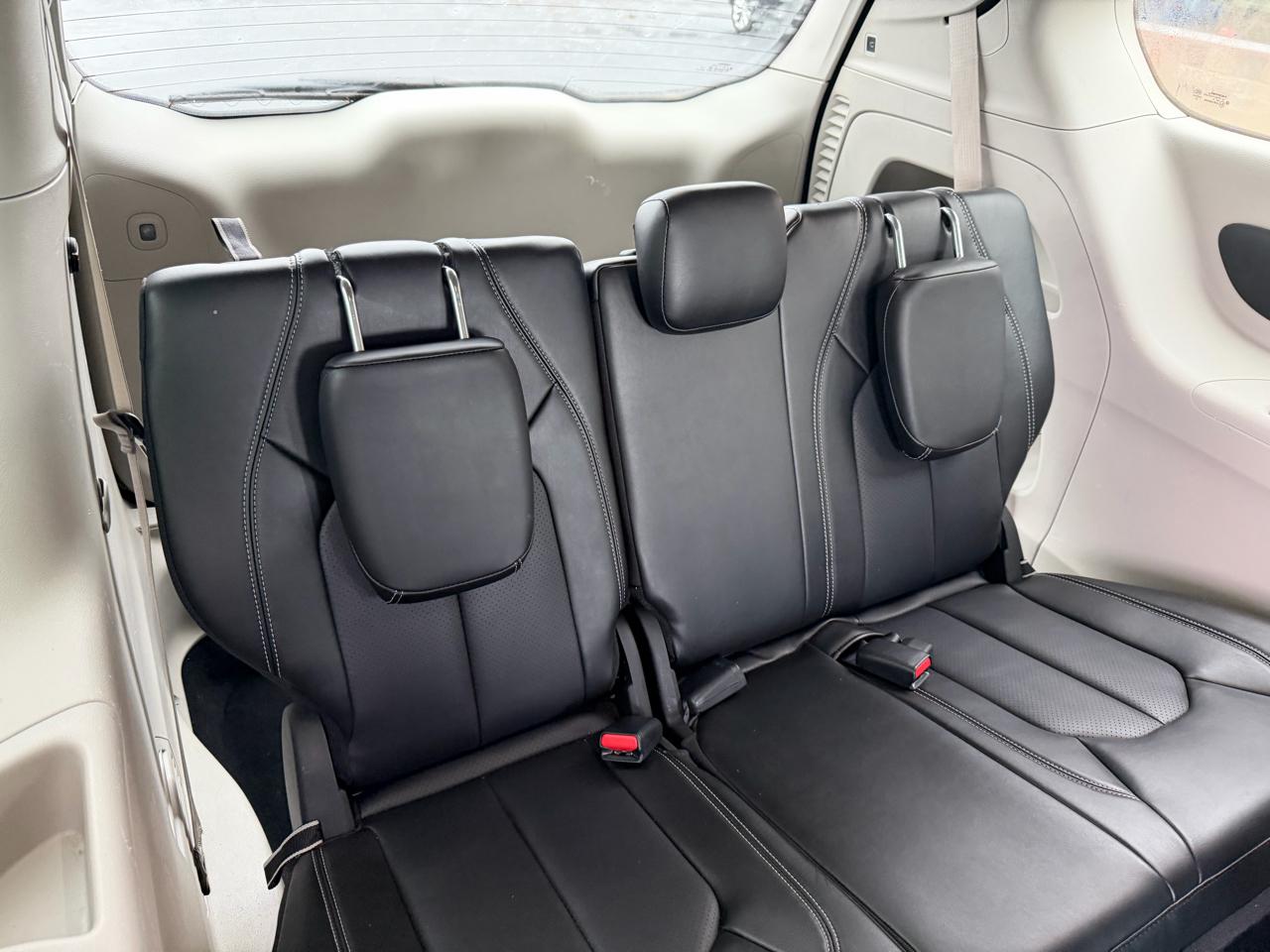 Chrysler Pacifica Touring L FWD 2024