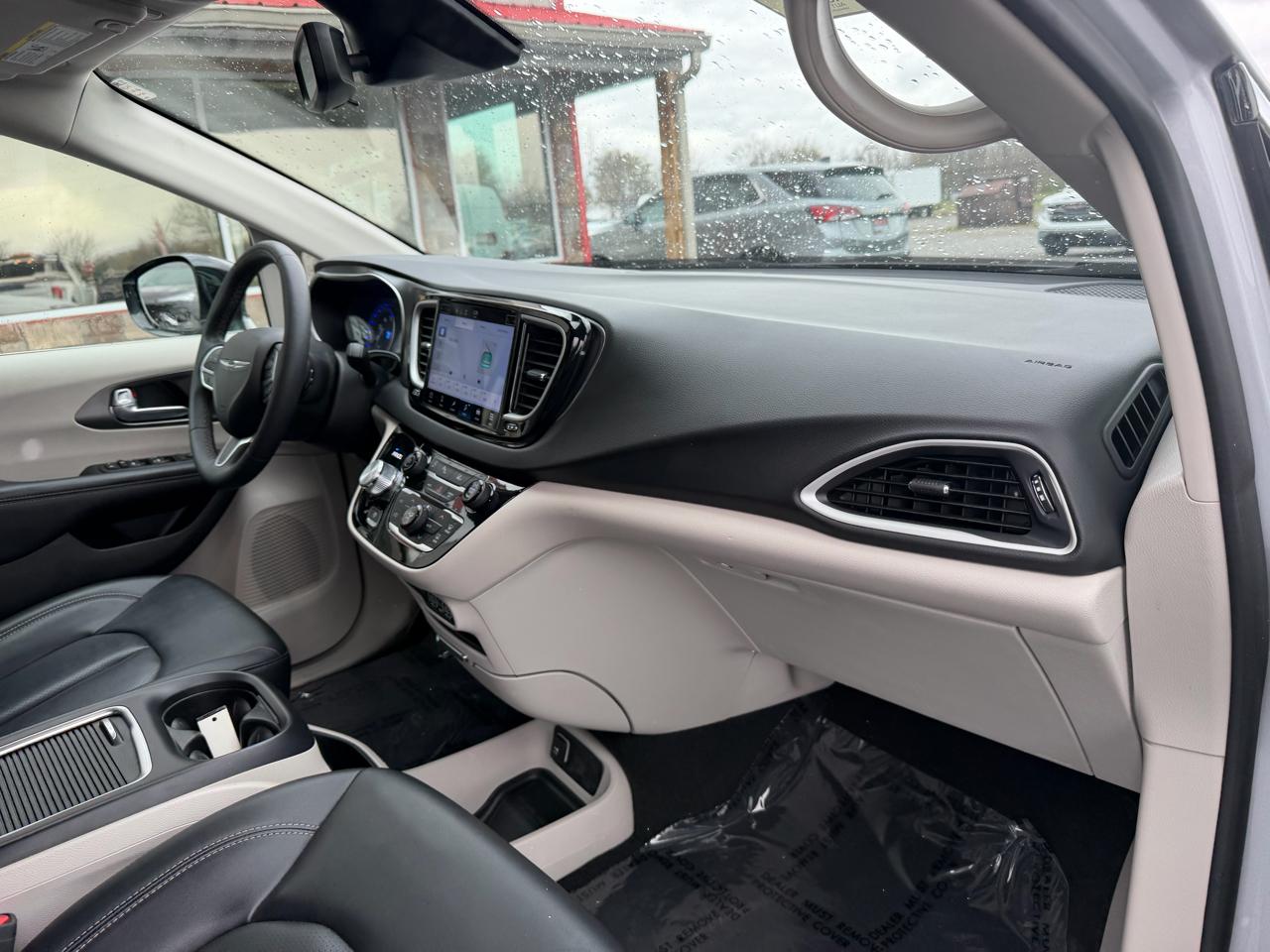 Chrysler Pacifica Touring L FWD 2024