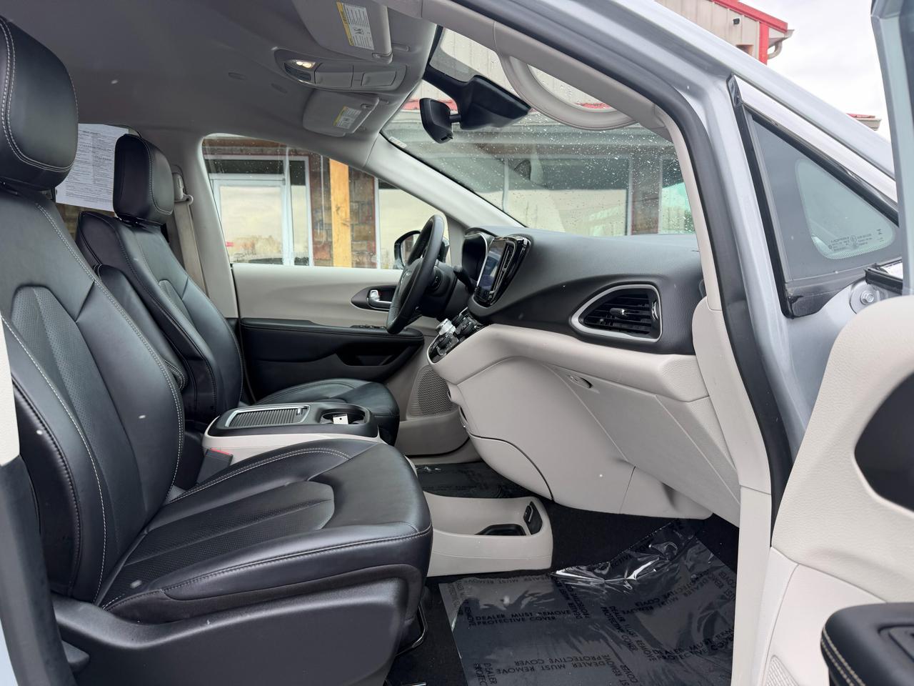 Chrysler Pacifica Touring L FWD 2024