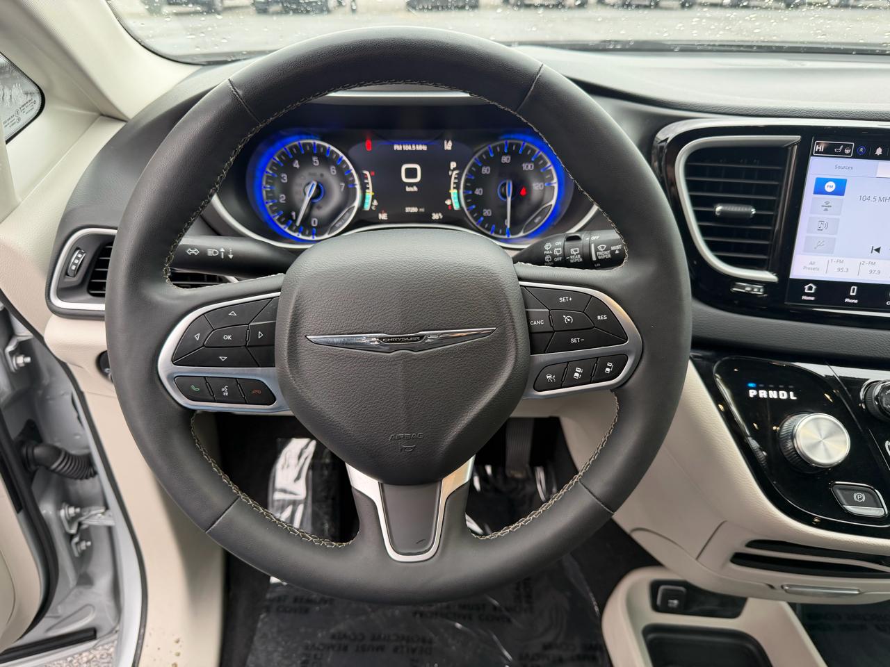 Chrysler Pacifica Touring L FWD 2024