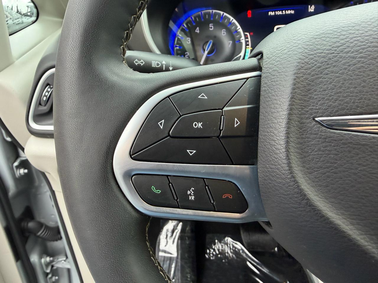 Chrysler Pacifica Touring L FWD 2024