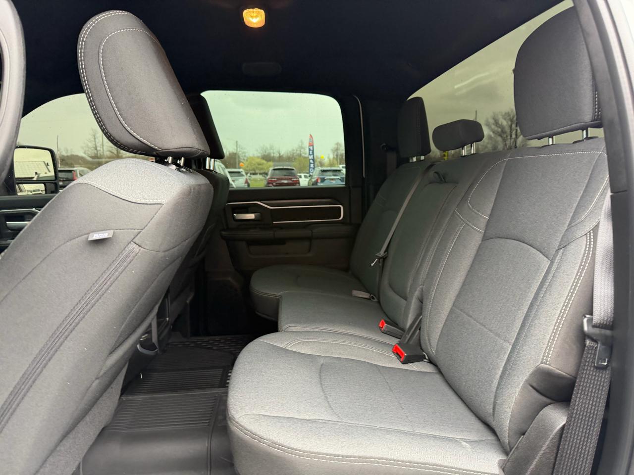 RAM 3500 Big Horn 4x4 Crew Cab 8' Box 2024