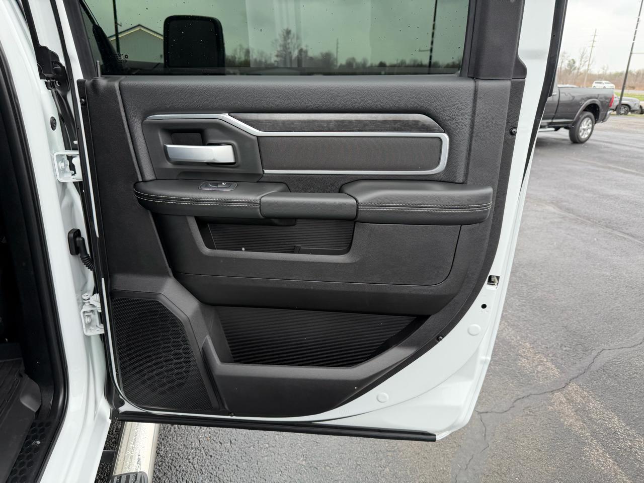 RAM 3500 Big Horn 4x4 Crew Cab 8' Box 2024