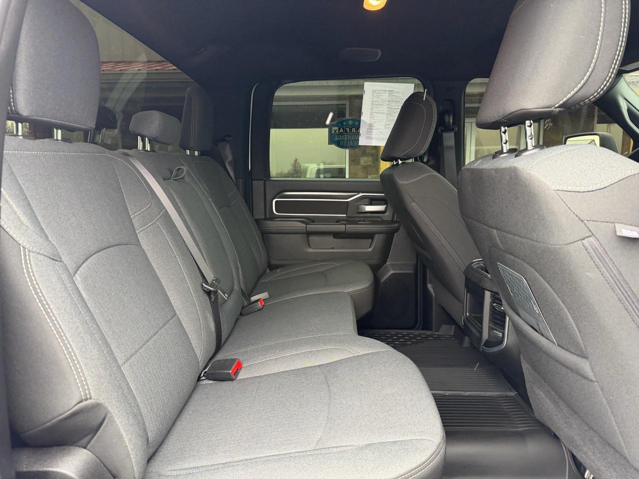 RAM 3500 Big Horn 4x4 Crew Cab 8' Box 2024