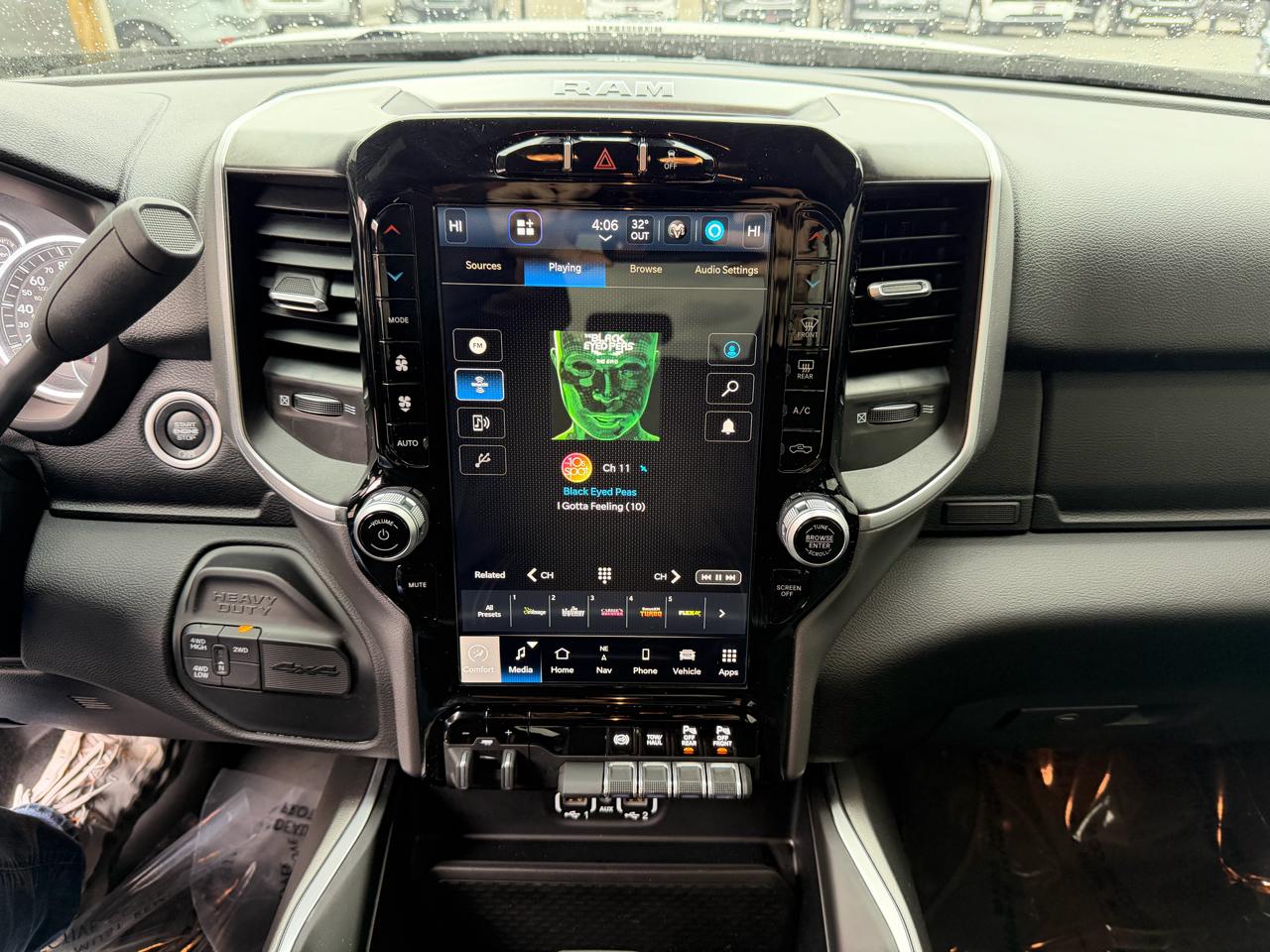 RAM 3500 Big Horn 4x4 Crew Cab 8' Box 2024