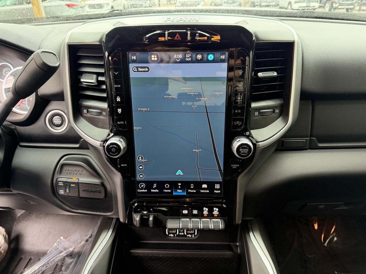 RAM 3500 Big Horn 4x4 Crew Cab 8' Box 2024