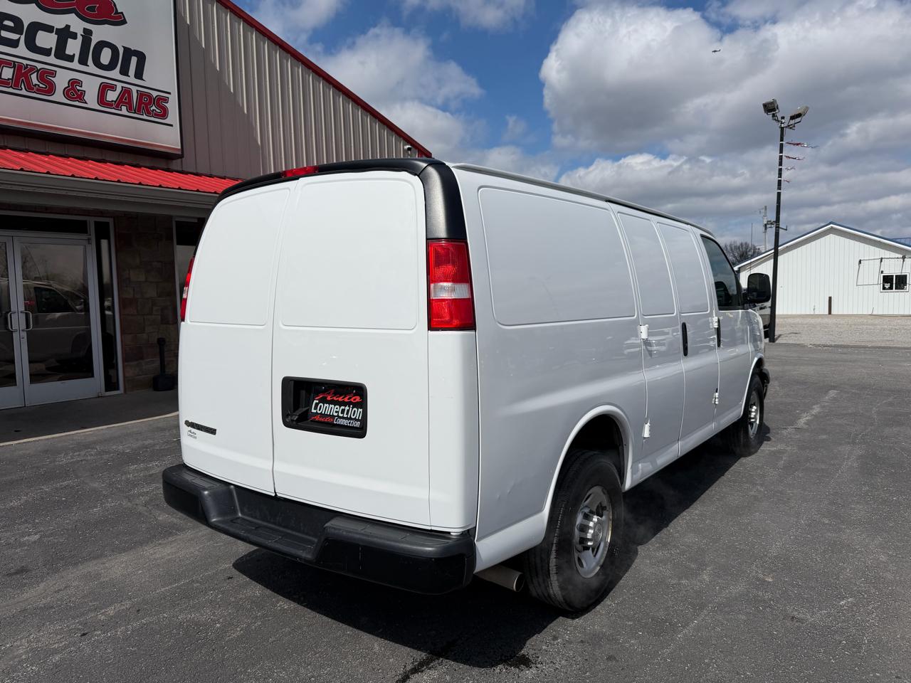 Chevrolet Express Cargo Van RWD 2500 135" 2021
