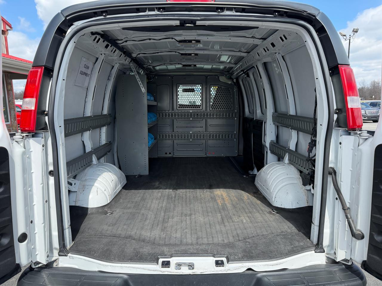 Chevrolet Express Cargo Van RWD 2500 135" 2021