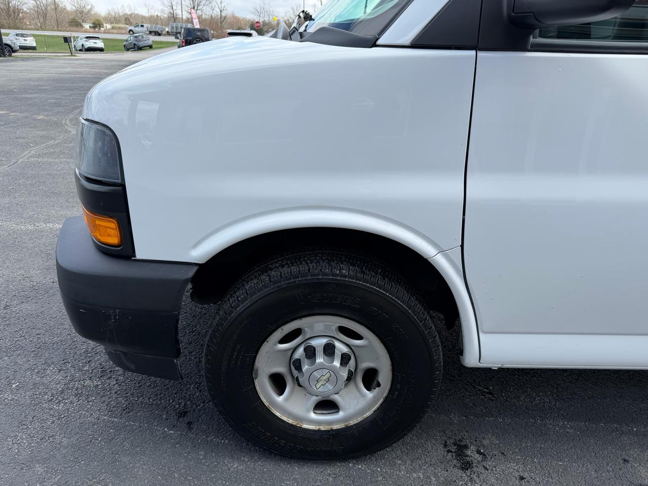 Chevrolet Express Cargo Van RWD 2500 135" 2021