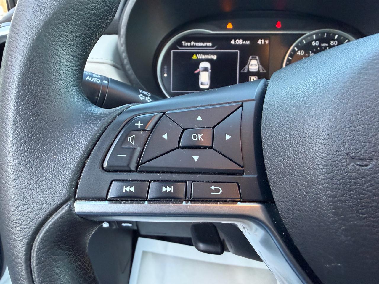 Nissan Versa SV CVT 2021