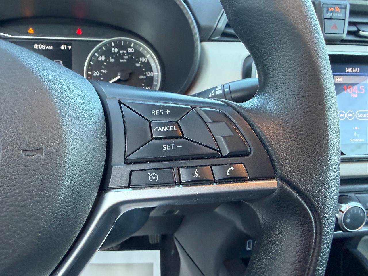 Nissan Versa SV CVT 2021