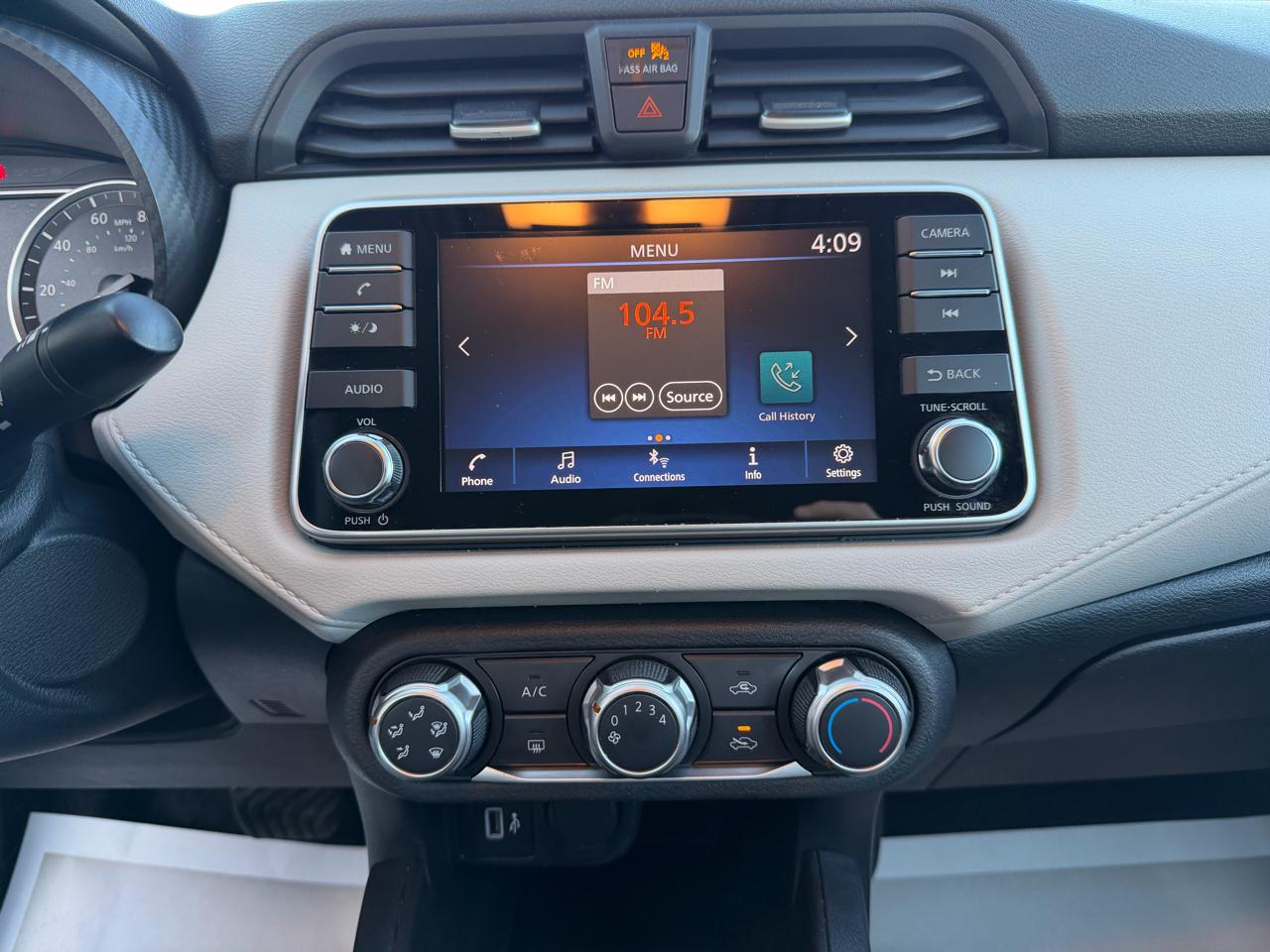 Nissan Versa SV CVT 2021