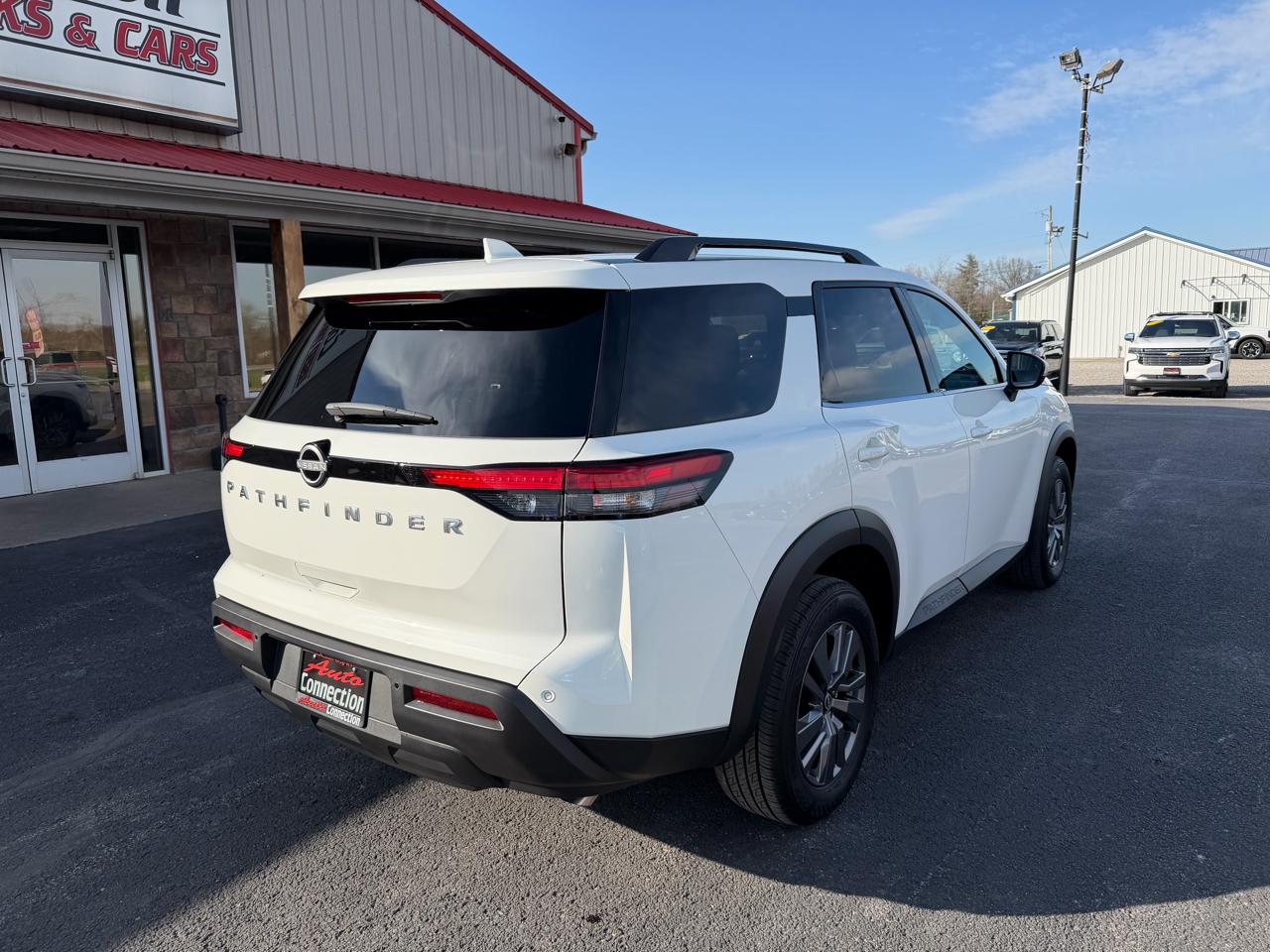 Nissan Pathfinder SV 2WD 2025