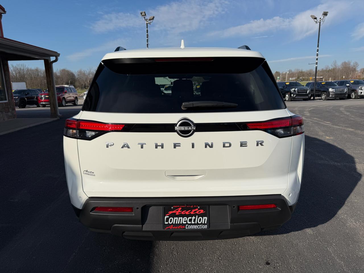 Nissan Pathfinder SV 2WD 2025