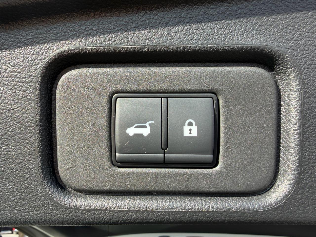 Nissan Pathfinder SV 2WD 2025