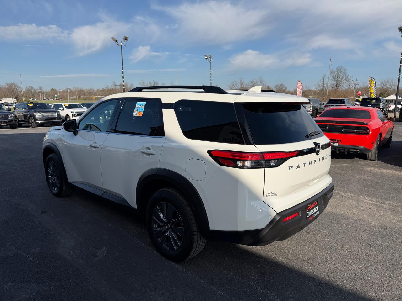 Nissan Pathfinder SV 2WD 2025