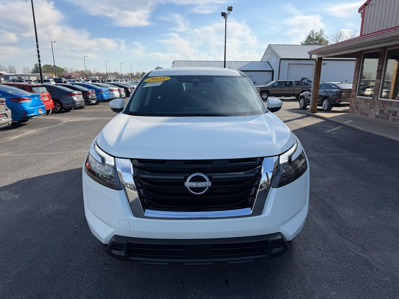 Nissan Pathfinder SV 2WD 2025