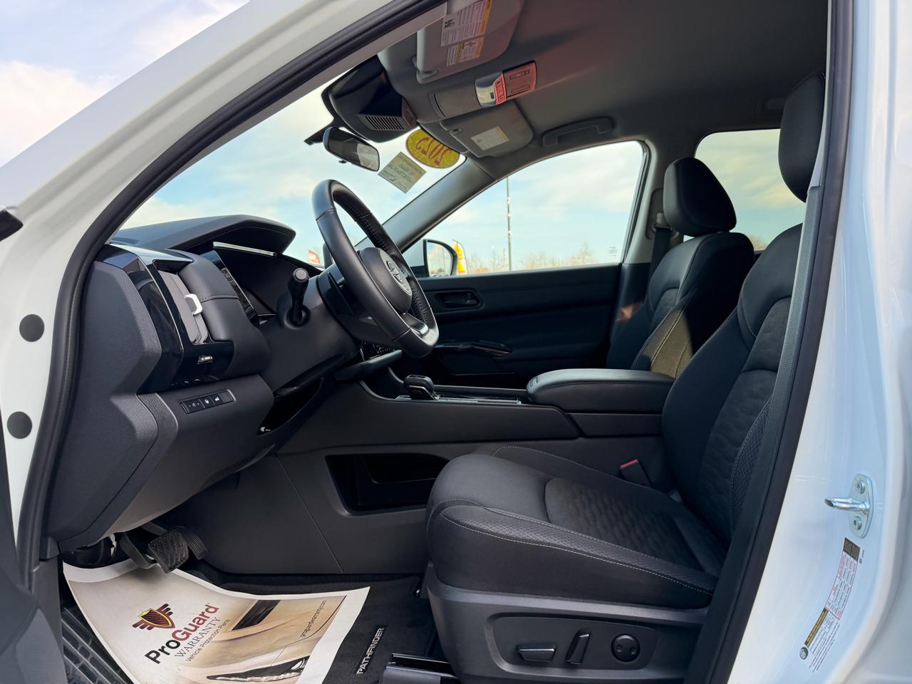 Nissan Pathfinder SV 2WD 2025