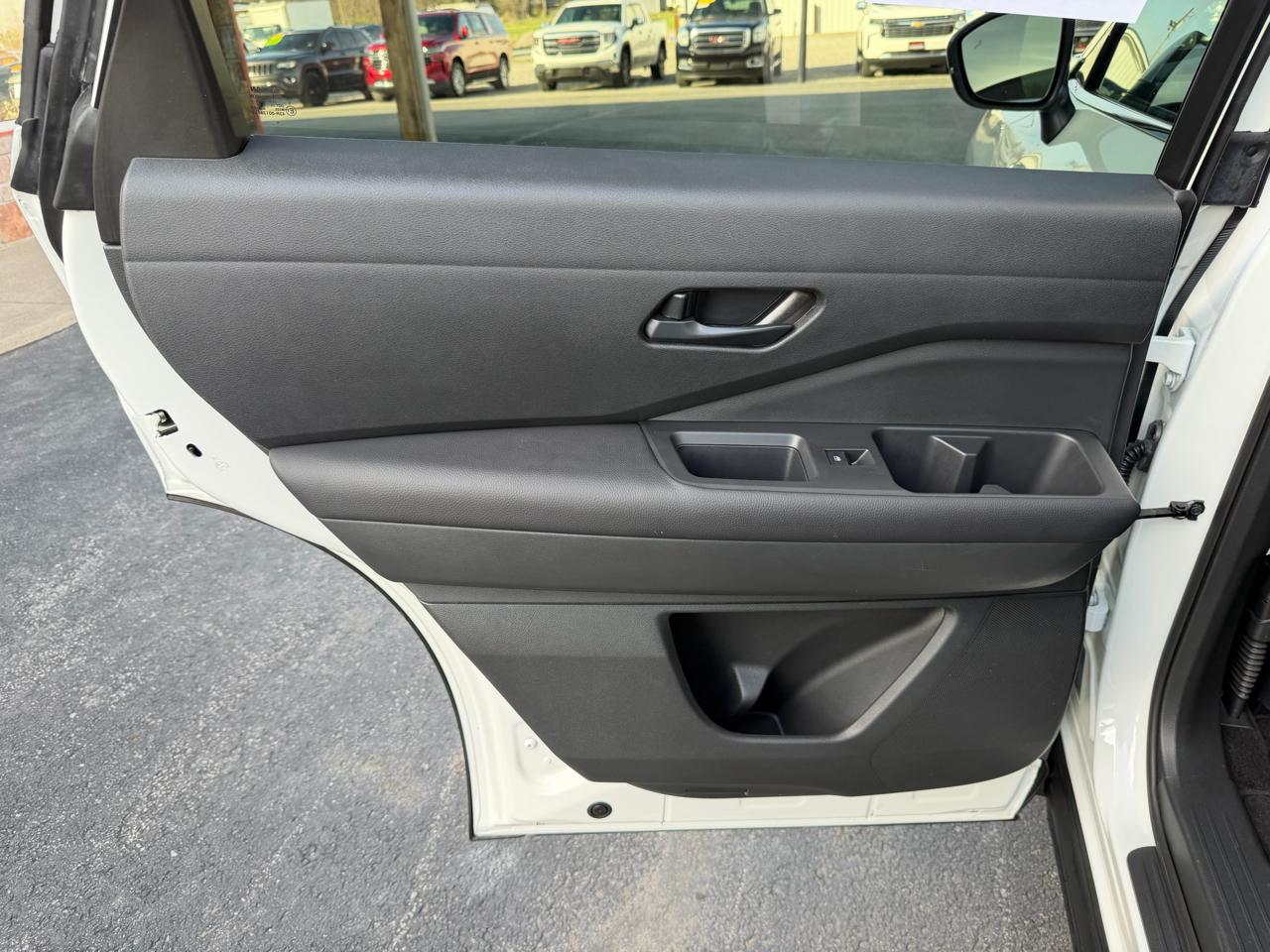 Nissan Pathfinder SV 2WD 2025