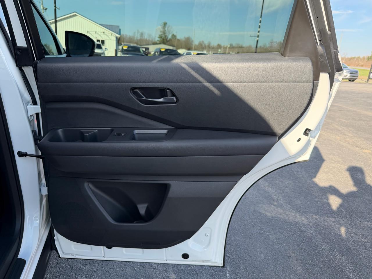 Nissan Pathfinder SV 2WD 2025