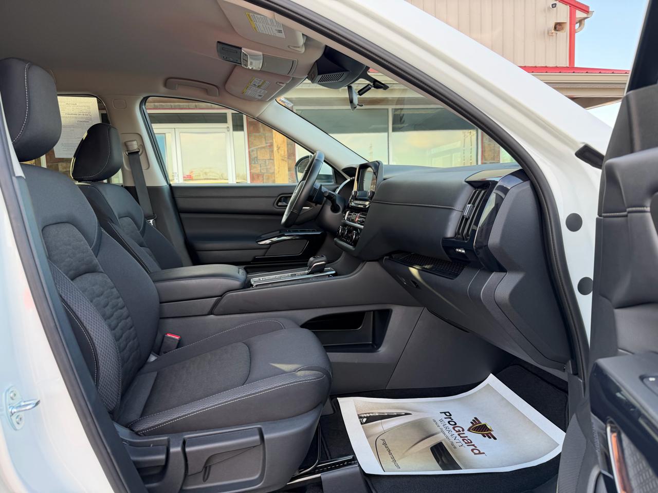 Nissan Pathfinder SV 2WD 2025