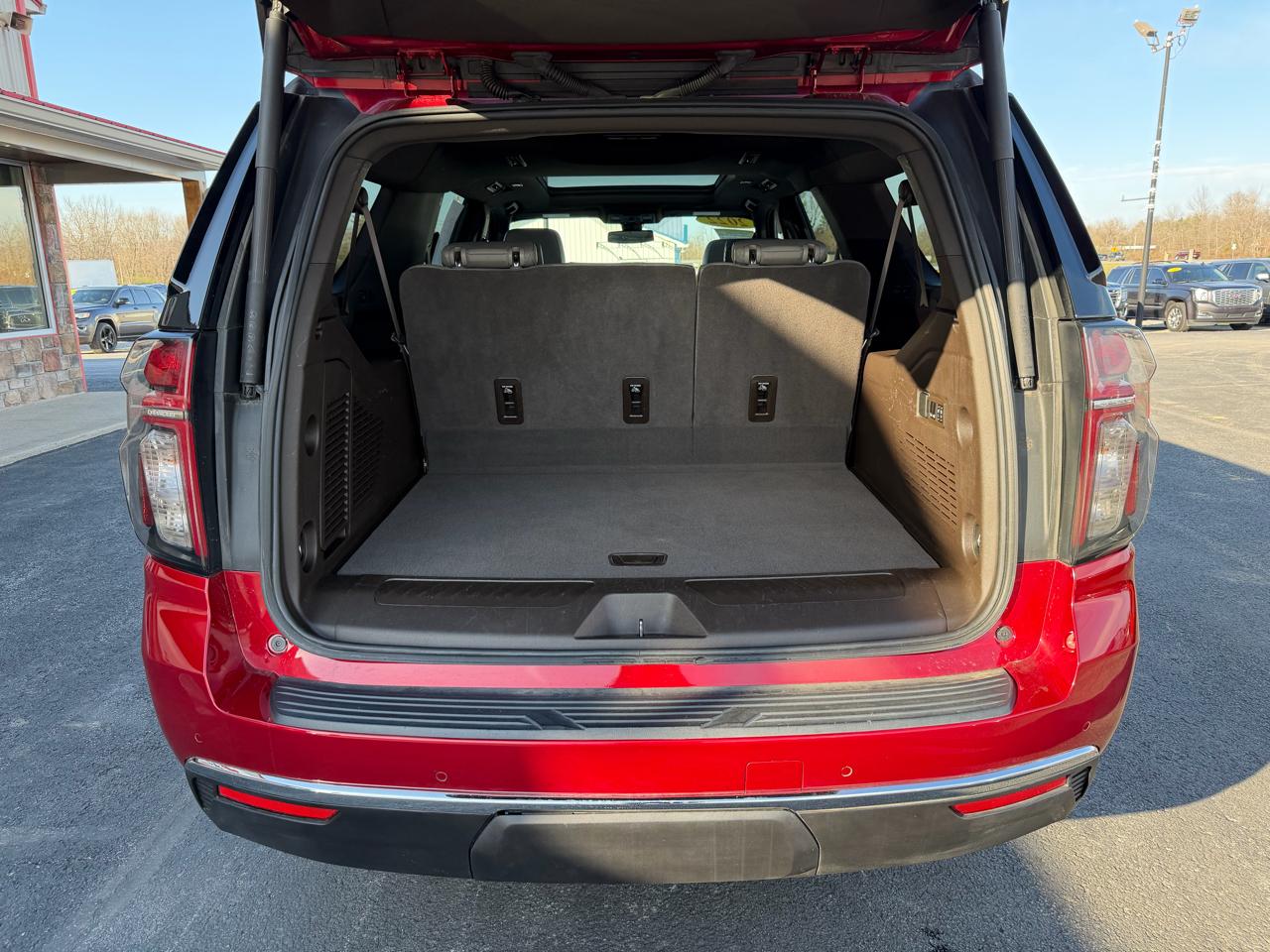 Chevrolet Suburban 4WD 4dr LT 2022