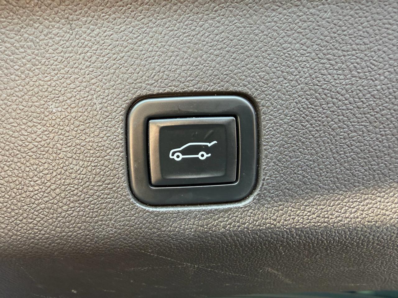 Chevrolet Suburban 4WD 4dr LT 2022