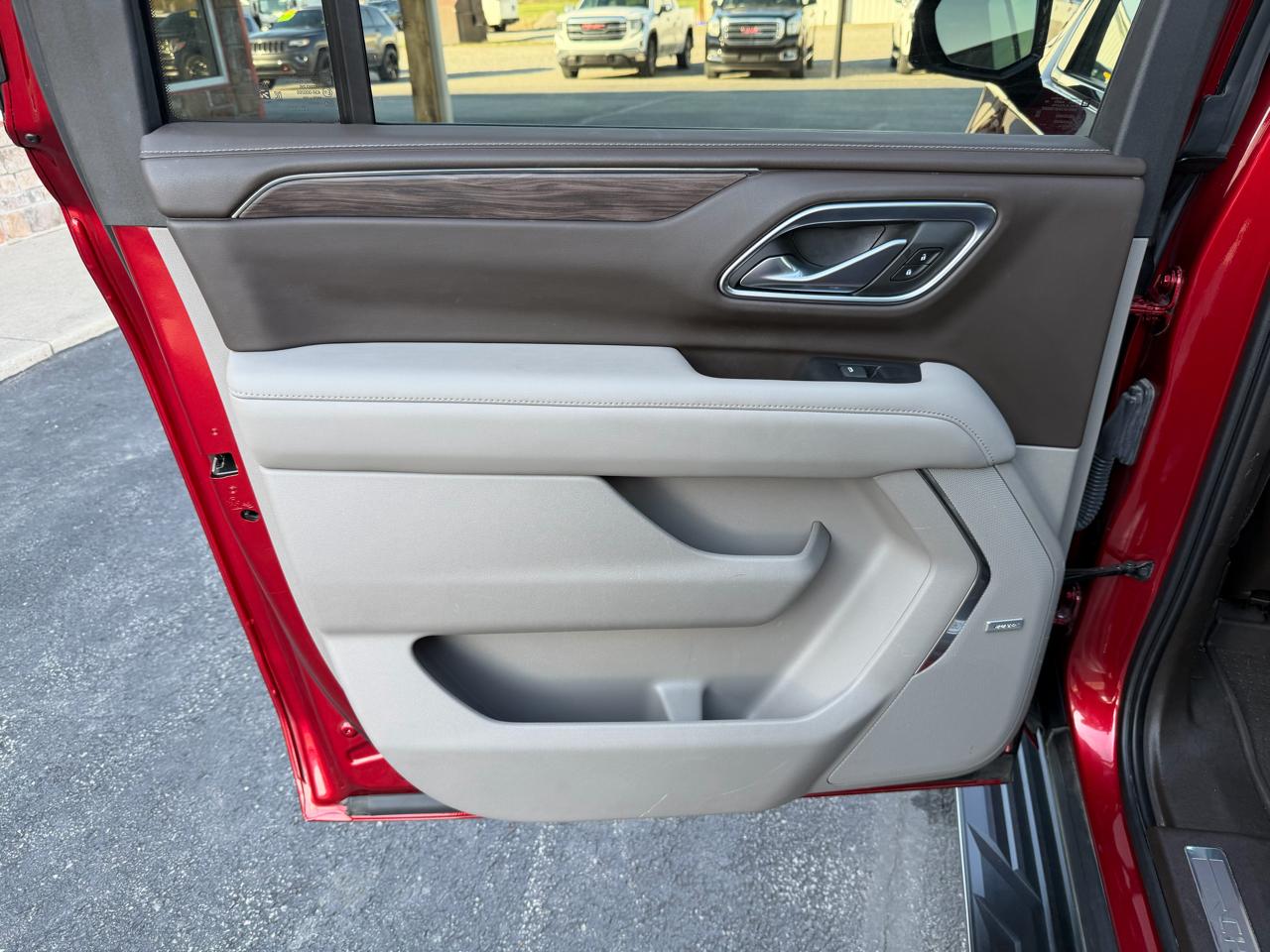 Chevrolet Suburban 4WD 4dr LT 2022