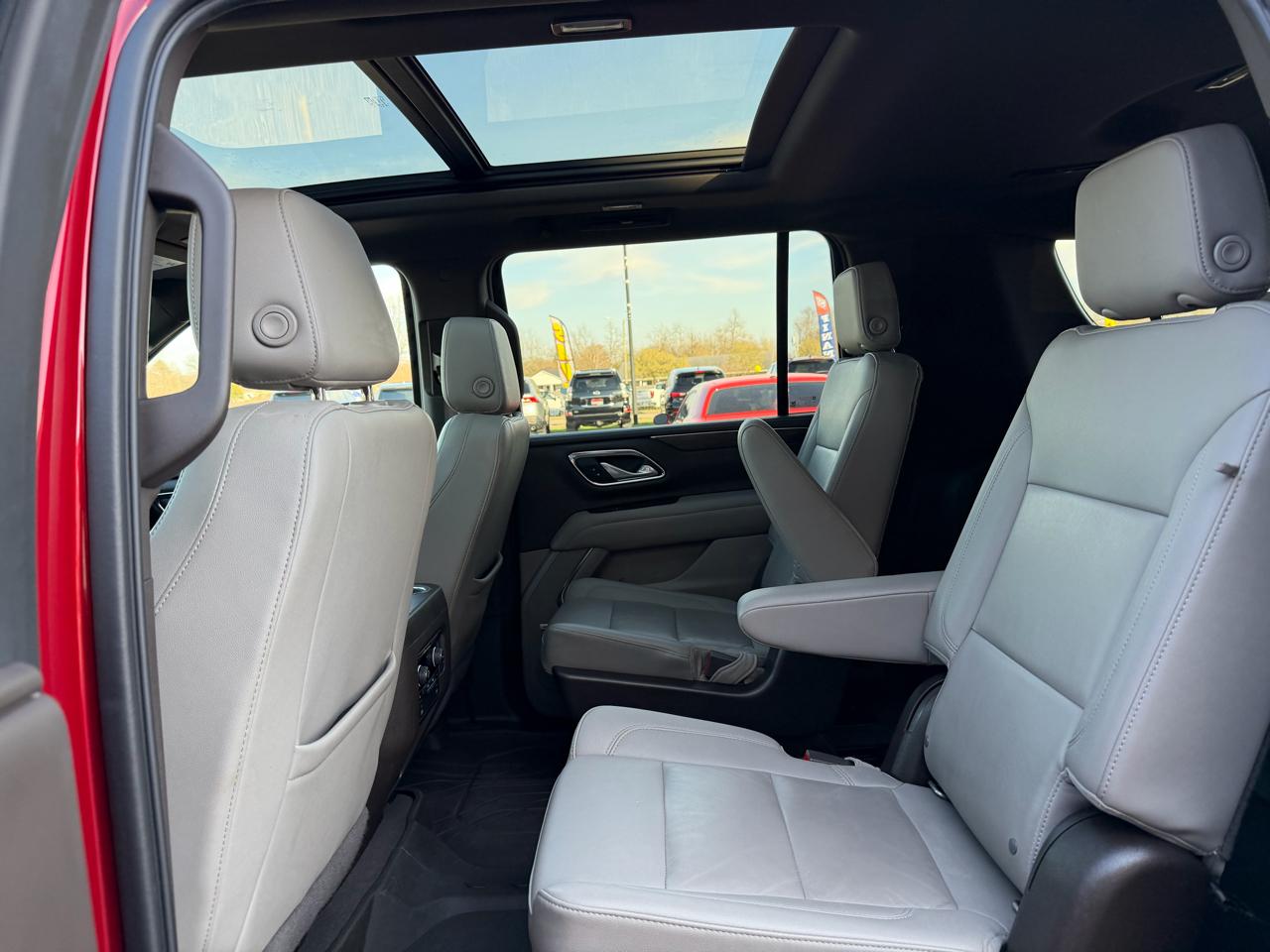 Chevrolet Suburban 4WD 4dr LT 2022