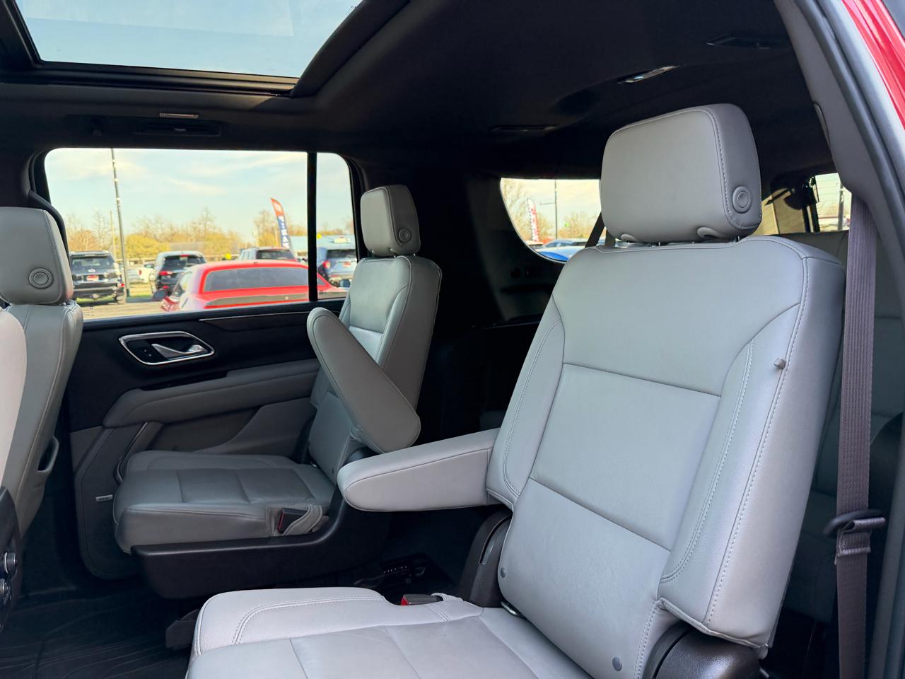 Chevrolet Suburban 4WD 4dr LT 2022