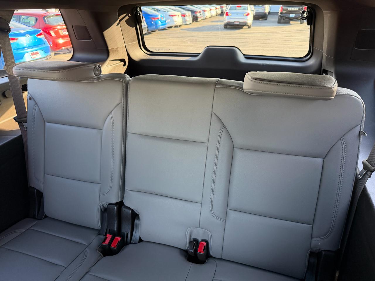 Chevrolet Suburban 4WD 4dr LT 2022