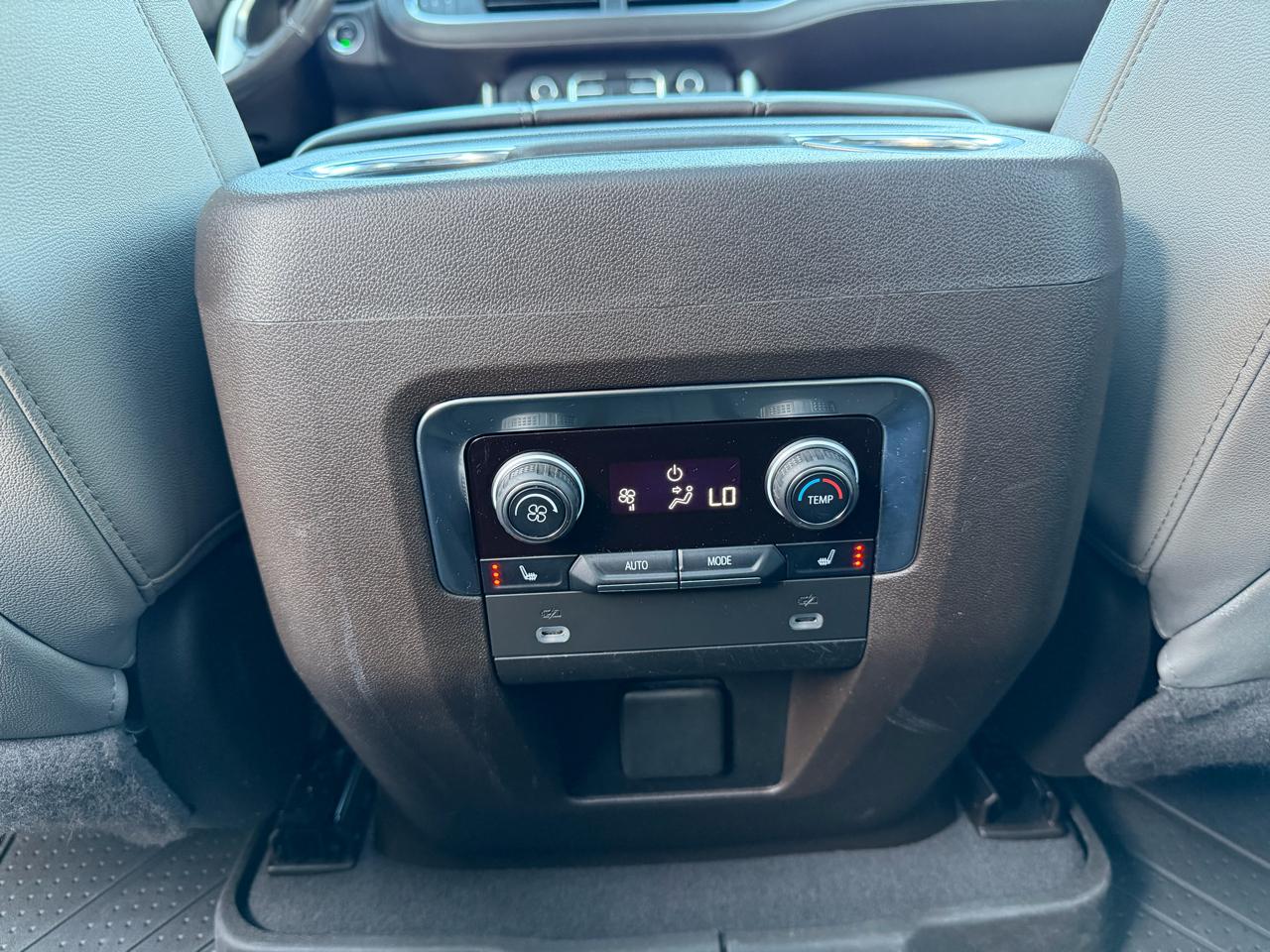 Chevrolet Suburban 4WD 4dr LT 2022