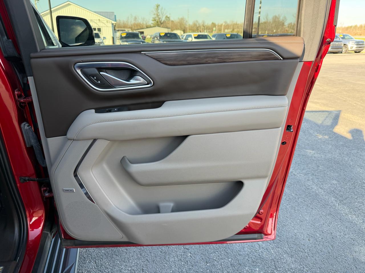 Chevrolet Suburban 4WD 4dr LT 2022