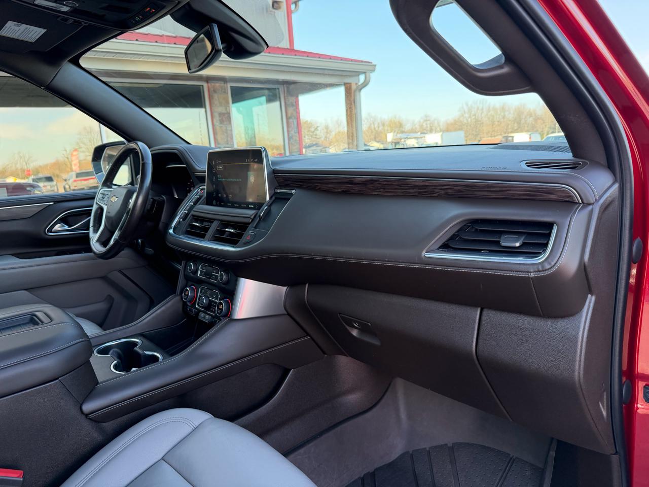 Chevrolet Suburban 4WD 4dr LT 2022