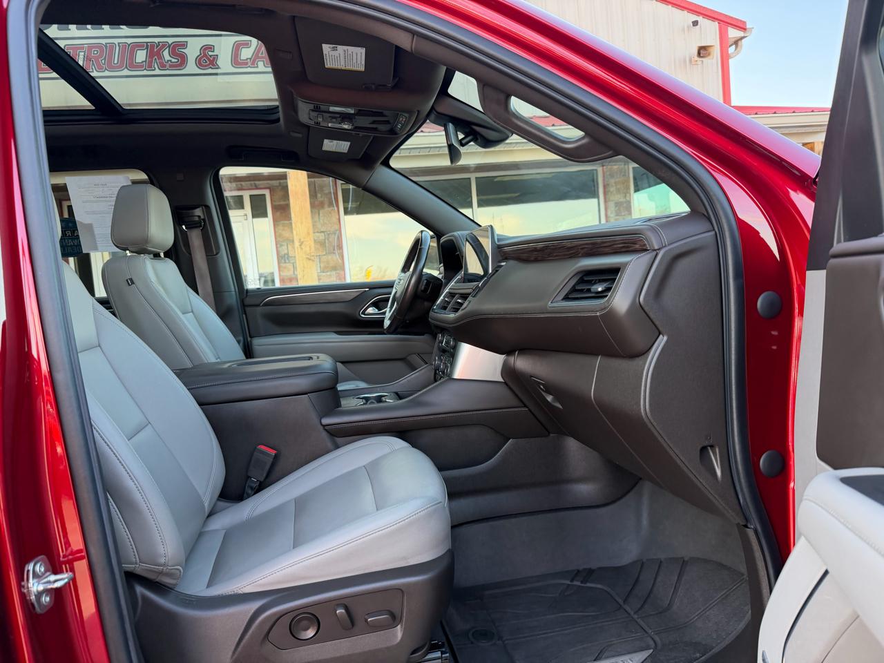 Chevrolet Suburban 4WD 4dr LT 2022