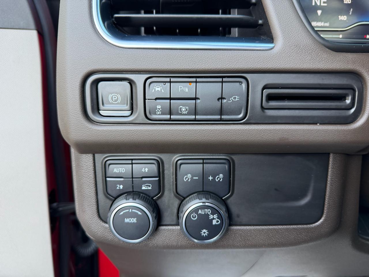 Chevrolet Suburban 4WD 4dr LT 2022