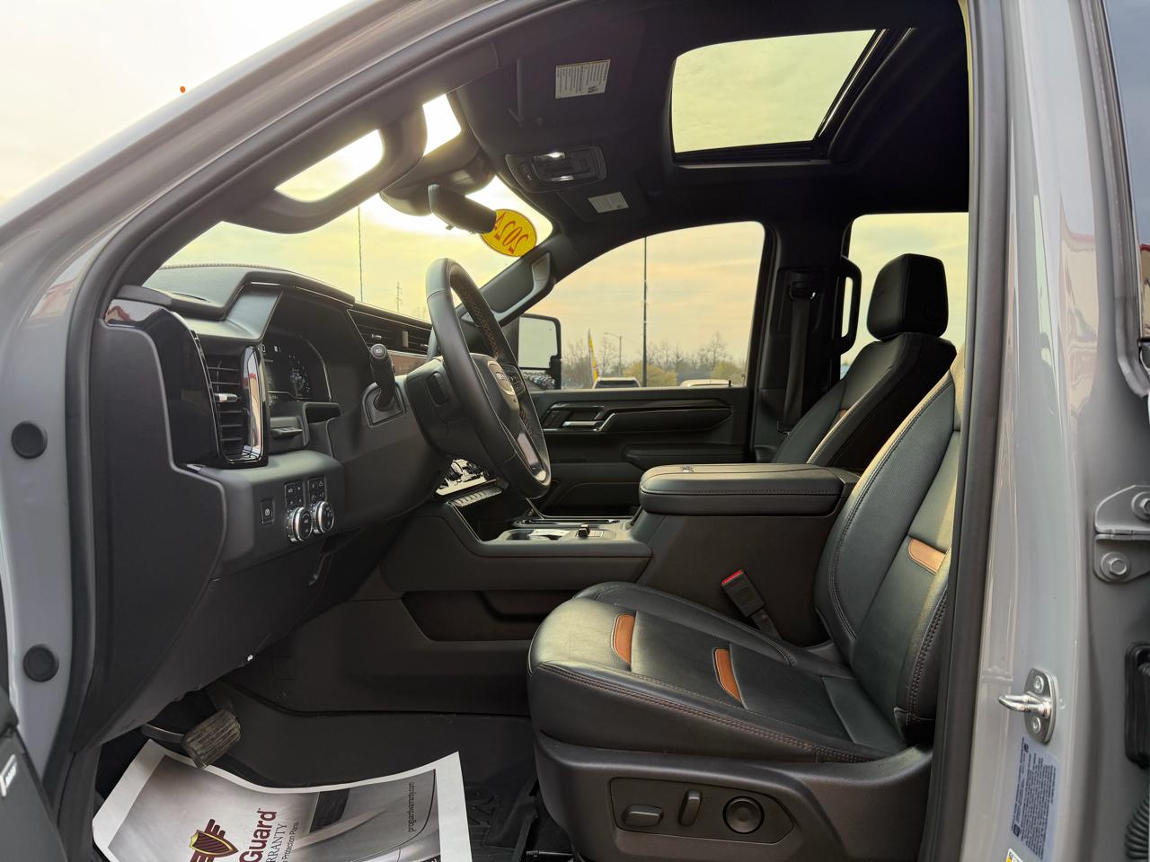 GMC Sierra 2500HD 4WD Crew Cab 159" AT4 2024