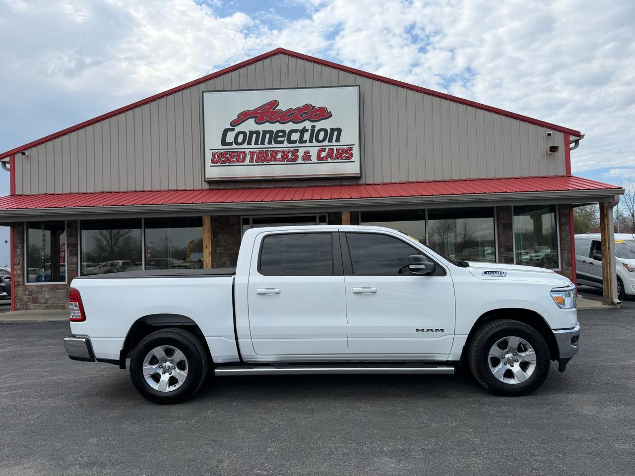 RAM 1500 Big Horn 4x4 Crew Cab 5'7" Box 2022